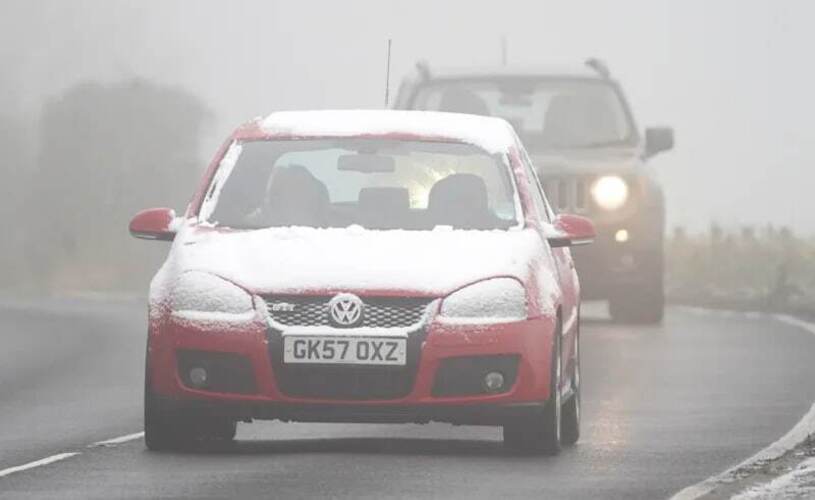سرما در انگلیس / خودرو‌ها ۱۹ ساعت در جاده‌ها بدون آب و غذا گیر کردند