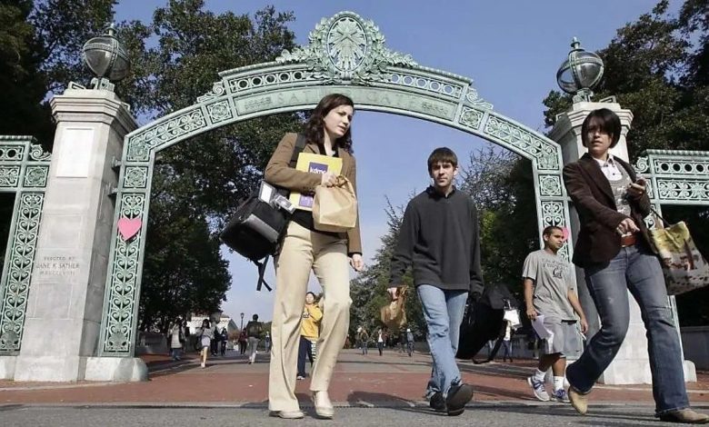 کیهان: دانشگاه‌های آمریکا و اروپا هم برای پوشش دانشجویان قوانین سختگیرانه دارند؛ چرا ما نداریم؟