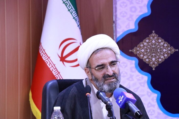 امام جمعه سمنان: کوچکترین گروه‌های اجتماعی و کاری در دستگاه‌های حاکمیتی باید طرح نور را عملیاتی کنند