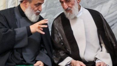 عکس / تصویری از گپ و گفت کاظم صدیقی و علیرضا پناهیان در مراسم هفتمین روز شهادت ابراهیم رئیسی