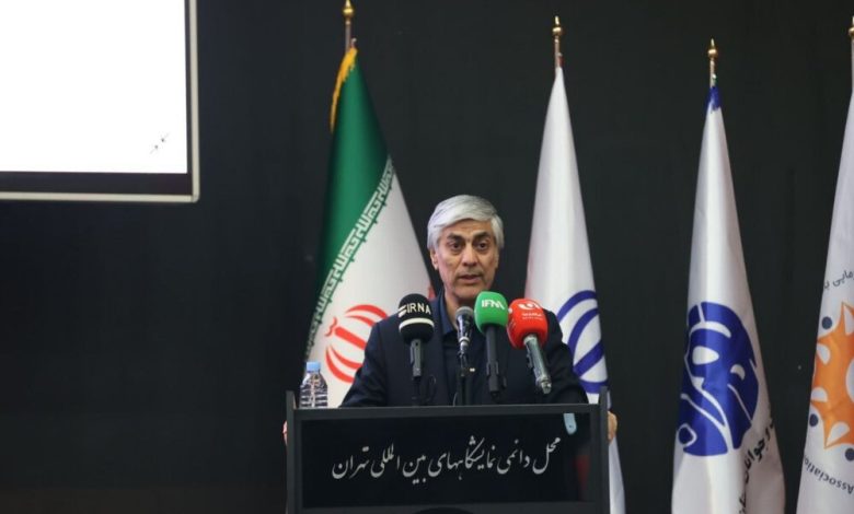هاشمی: وزیر نباید به خاطر استقلال و پرسپولیس به دنبال اسم و رسم باشد
