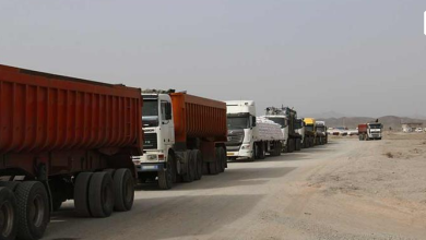 زمین گیر شدن بیش از ۴۰۰ کامیوندار در خاک افغانستان