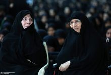 تصاویری از دختر امام و دختر پزشکیان در مراسم عزاداری در حرم امام