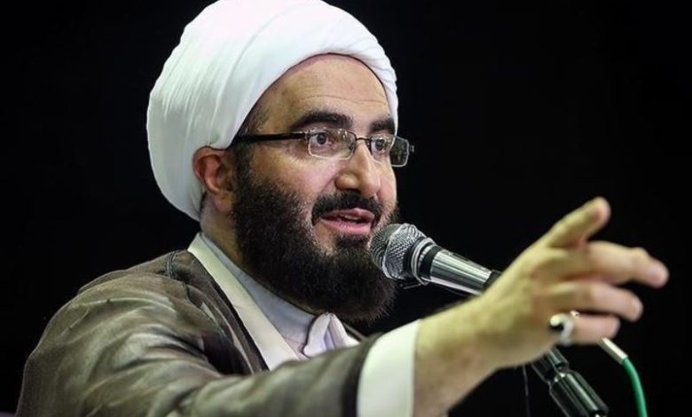 حاج علی اکبری، امام جمعه تهران: دعوتنامه دانشگاه‌های آمریکا افتخاری ندارد؛ شیطان هم هر روز برای ما دعوت نامه می‌فرستد