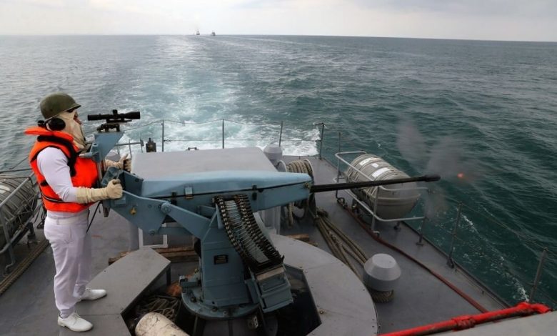 تیراندازی شناورهای شرکت کننده در رزمایش به سمت اهداف دریایی - هشت صبح