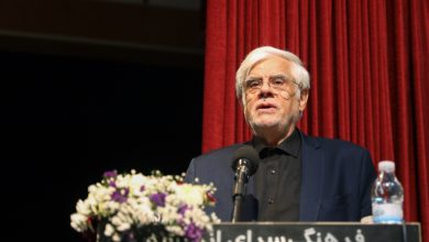 عارف: دانشجوی فعال، پرخاش هم می‌کند، اما عین دختر و پسر ماست/ مگر دختر و پسر ما در خانه پرخاش می‌کند، از خانه اخراجش می‌کنیم؟ / حتی اگر فرار کند می‌رویم دنبالش و التماس می‌کنیم برگردد