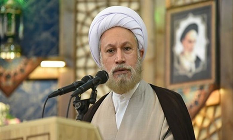 امام جمعه شیراز: ایران اسلامی سنگر مدافعان اسلام و منتظران امام زمان (عج) است / نیروی انتظامی جلوی هر فسق و فجور و ضد ارزشی بایستند؛ نه به عنوان یک گناه شخصی به عنوان اینکه این‌ها دارند نوکری بیگانه را می‌کنند