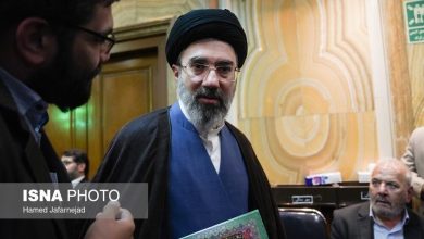 (عکس) سید مجتبی خامنه‌ای در مراسم ترحیم والده علی عسگری