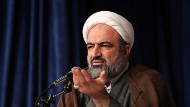 انتقاد یک نماینده مجلس از رسایی: معلوم نیست نیروهای انقلابی باید خودشان را با حضرت آقا هماهنگ کنند یا خدای نخواسته رهبر انقلاب با نیروها