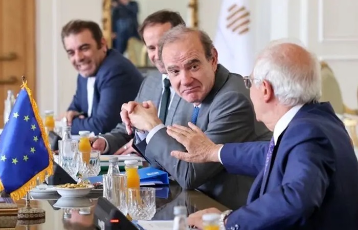 معاون وزیر خارجه: با انریکه مورا گفتوگوی صریحی در مورد چشم انداز مذاکرات هستهای و رفع تحریم در پرتو تحولات جدید داشتیم / اروپا در موضوع هستهای ایران از بازیگری تاثیرگذار فاصله گرفته؛ اروپا نیازمند خودبازیابی است