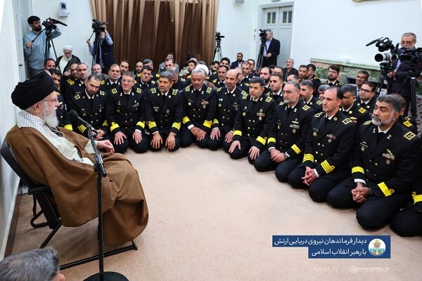 فرماندهان نیروی دریایی ارتش با رهبر انقلاب دیدار کردند - هشت صبح