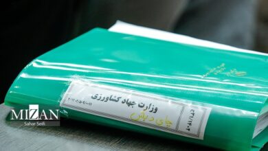 (تصاویر) متهم ردیف اول چای دبش پای میز محاکمه