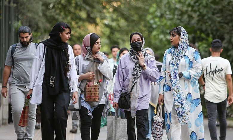 معاون پارلمانی رئیس جمهور: درخواست کردیم فعلاً قانون حجاب ابلاغ نشود / یک لایحه اصلاحی به مجلس ارسال می‌کنیم تا این موضوع فعلاً متوقف شود / در حال آماده کردن لایحه اصلاحی هستیم