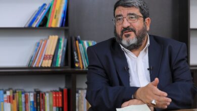 فواد ایزدی، چهره حامی جلیلی، درمورد قانون حجاب: یک سری جوان داریم که اگر برای کشور مشکل ایجاد شود، باید بروند جلوی تیر؛ برای چه می‌روند؟ چون این جوان‌ها مذهبی هستند و حکومت را از خودشان می‌دانند / اگر احساس کنند حکومت دیگر خیلی اسلامی نیست، برای چه باید بروند جلوی تیر؟