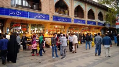 رئیس اتاق اصناف تهران: با توجه به تشدید سرمای هوا و کسری گاز باید فقط فروشگاه‌هایی که کالا‌های اساسی مردم را عرضه می‌کنند باز باشند / فروشگاه‌های بزرگ عرضه کالا‌های غیر ضرور باید تعطیل شوند / در صورت فعالیت این فروشگاه‌ها پلمپ می‌شوند