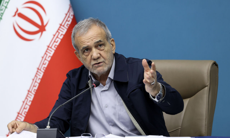 معاون اجرایی رئیس جمهور در خصوص شایعه استعفای پزشکیان: شاید در زمان مطرح شدن لایحه حجاب زمانی که دکتر گفت «من نمیتوانم این را اجرا کنم» چنین برداشت اشتباهی صورت گرفته / آقای پزشکیان اهل این صحبتها نیست