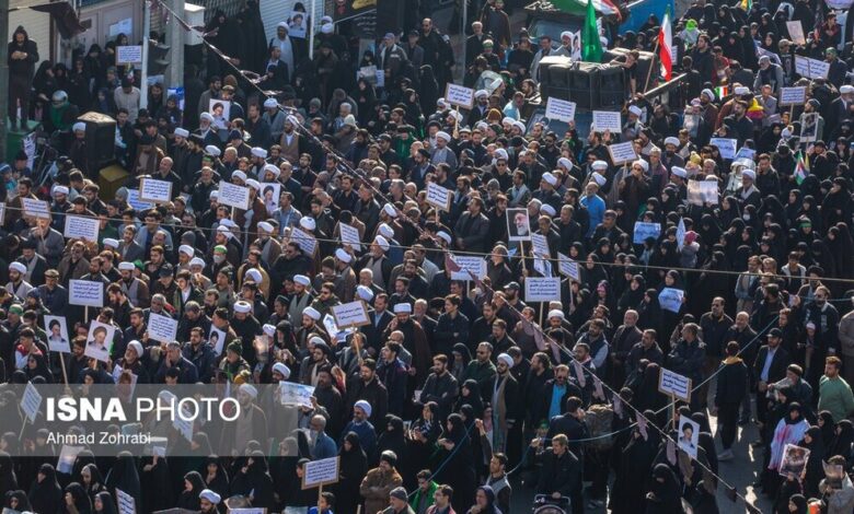 (تصاویر) تجمع قمی‌ها در مطالبه پاسخ دندان شکن به اسرائیل