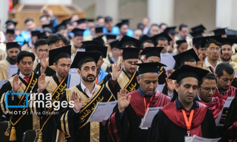 (تصاویر) پوشش دانشجویان خارجی در حرم شاهچراغ