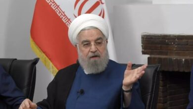 روحانی: هیچ وقت نگفتم، بعید هم می‌دانم به این زودی‌ها بتوانم بگویم چه مشکلاتی برای دستیابی به برجام پیش روی ما بود؛ مشکل اندر مشکل / توافق را می‌بایست در سال ۹۳ انجام می‌دادیم، اما شد ۹۴ / روزهایی رسید که ظریف، عراقچی و تخت‌روانچی، می‌گفتند پس بدانید دیگر توافق نخواهد شد، تمام شد دیگر / من همه چیز خود را در این راه دادم؛ حیثیت، اعتبار و سوابقم را دادم تا این توافق بشود