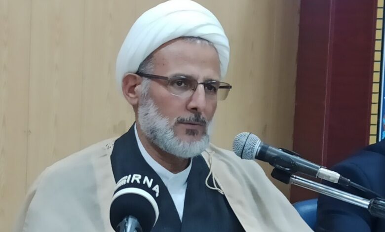 عضو مجلس خبرگان: امروز برخی اعلام می‌کنند انقلاب کرده‌ایم که وضع اقتصادی ما درست شود؛ اینها تحریف است؛ اهداف انقلاب این نبوده / نباید خیال کرد که مردم برای نان و معیشت انقلاب کرده‌اند / در میان اهداف انقلاب، مسائل اقتصادی و معیشتی در مراحلی پایین‌تر از مسائلی دینی و استقلال و عزت بود / یکی از دلایل منحوس بودن رژیم طاغوت، زیر پا گذاشتن ارزش‌های اسلامی بود