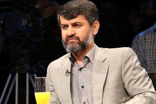 مهدی نصیری، سردبیر پیشین روزنامه کیهان و فعال سیاسی ⁩ در آرامگاه فردوسی در مشهد بازداشت شد