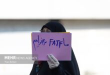 عکس/ در حاشیه راهپیمایی ۲۲ بهمن؛ «ما FATF نمی‌خواهیم»