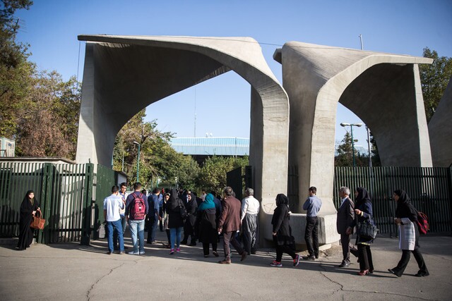 سخنگوی دولت: معاون وزارت علوم برای گفتوگو و بررسی موضوع در کوی دانشگاه تهران حضور پیدا میکند / مسیر گفتگو را باز نگه داریم / مراقب امنیت باشیم