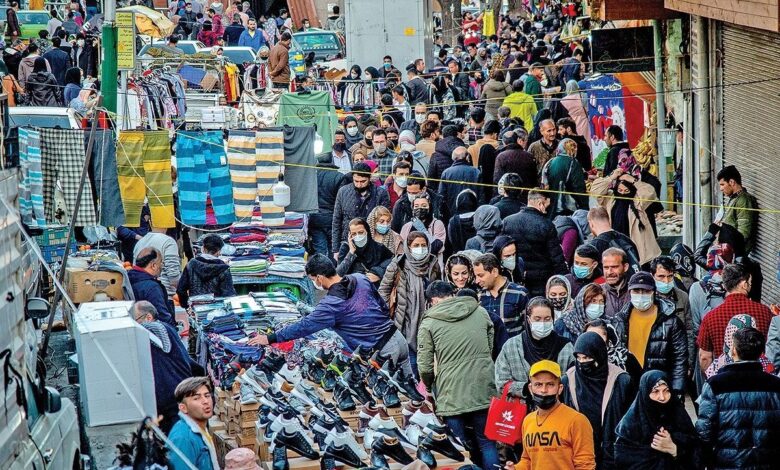 روزنامه اعتماد: ۶۰ درصد اشتغال ایران غیررسمی است/ ۱۰ میلیون نفر از جمعیت فعال کشور، تحت پوشش تامین اجتماعی نیستند