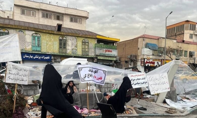 بیگدلی، نماینده مجلس: در سه روزی که مدافعان قانون حجاب در مقابل مجلس تجمع کردند، انقدر تعدادشان کم بود که فکر می‌کنم در حد ۲۰، ۳۰ نفر بودند/ امروز هم ۱۰ نفر بیشتر نبودند؛ شبیه کارتن‌خواب‌ها آمده بودند تا یک نفر با آن‌ها صحبت کند