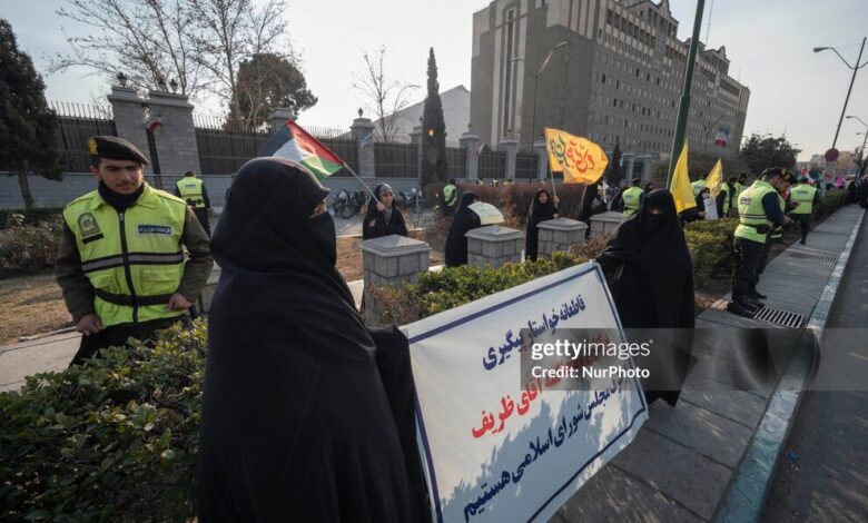 تصاویر رسانه خارجی از تجمع ضد ظریف در تهران