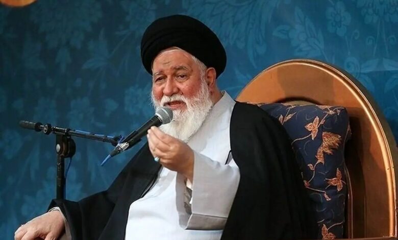 انتقاد علم الهدی از پزشکیان: به رهبری جفا و بی وفایی کرد؛ می گوید «ما میخواستیم مذاکره کنیم ولی چون رهبری میگوید، مذاکره نمیکنیم» / می گوید «قانون حجاب را اجرا نمیکنیم چون نمیخواهیم مقابل مردم بایستیم»؛ این نمایندگان مجلس، مردم نیستند؟/ اگر بخواهید بهخاطر قانون حجاب در مقابل عدهای خاص نایستید، باید در مقابل خدا بایستید