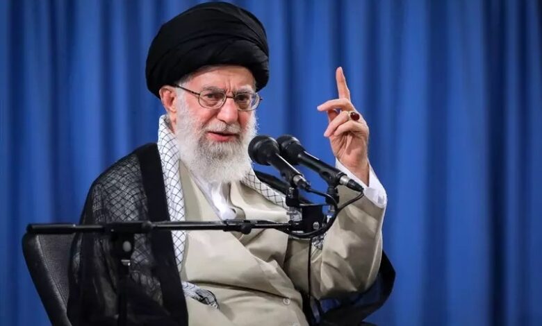 مقام معظم رهبری: ادعای اروپاییها مبنی بر عمل نکردن ایران به تعهدات خود حرف زور است / بعد که آمریکا خارج شد، قول دادید که یک جوری جبران کنید، زیرا قولتان زدید، باز یک چیز دیگر گفتید، زیر قول دوم هم زدید / بیچشم و رویی هم حدی دارد