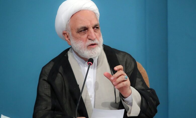 اژه ای: پرونده‌های مهمی در زمینه منشا های قاچاق سوخت تشکیل داده‌ایم که فریاد برخی را بلند خواهد کرد / کسی که از فرودگاه به دریا خط لوله قاچاق سوخت می‌کشد که آدم معمولی نیست