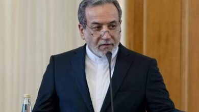 عراقچی: مسلم است که مسئولیت مذاکرات احتمالی با وزارت امور خارجه و مدیریت آن، با من خواهد بود / اکنون توپ در زمین آمریکاست که به پیشنهاد جمهوری اسلامی پاسخ دهد