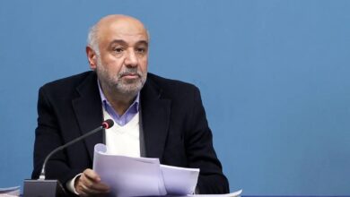 وزیر کار: فرآیند دهک‌بندی خانواده‌ها تغییر می‌کند / در این روش ابتدا افراد با دهک بالا را شناسایی می‌کنیم و به سرپرست خانوار اطلاع می‌دهیم، اما یارانه‌اش قطع نمی‌شود / به فرد فرصت اعتراض می‌دهیم و اگر معترض بود ما بررسی میدانی می‌کنیم / اگر فرد اطلاعات غلط داده باشد از انواع یارانه‌های دولتی محروم می‌شود
