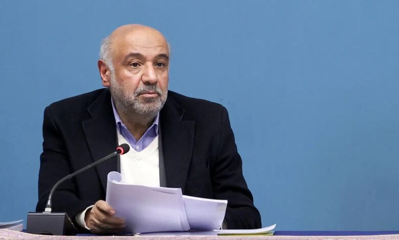 وزیر کار: فرآیند دهک‌بندی خانواده‌ها تغییر می‌کند / در این روش ابتدا افراد با دهک بالا را شناسایی می‌کنیم و به سرپرست خانوار اطلاع می‌دهیم، اما یارانه‌اش قطع نمی‌شود / به فرد فرصت اعتراض می‌دهیم و اگر معترض بود ما بررسی میدانی می‌کنیم / اگر فرد اطلاعات غلط داده باشد از انواع یارانه‌های دولتی محروم می‌شود