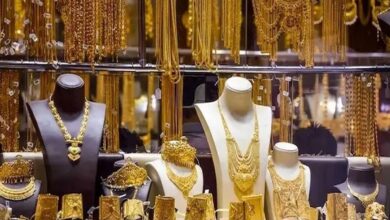 بازار طلا در حالت رکود است و به هیچ عنوان قابل پیش‌بینی نیست؛ در روز‌های پیش‌رو باید منتظر مذاکرات باشیم/ در دو هفته‌ای که بازار به ثبات رسیده بود، معاملات شروع شد/ امروز یک واحد تولیدی طلا به جای ۸۰ درصد، با ۲۰ درصد ظرفیت تولید می‌کند/ آمار صادرات طلا ایران قابل توجه نیست