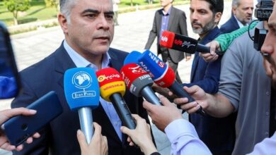 وزیر نفت: تنها در دی و بهمن ماه نزدیک به یک میلیارد لیتر بنزین وارد شد که ارزشی معادل ۶۰۰ میلیون دلار دارد / ما با نیروگاه‌هایی سروکار داریم که راندمان زیر ۳۰ درصد دارند، اما توانستیم زمستان را با کمترین چالش پشت سر بگذاریم