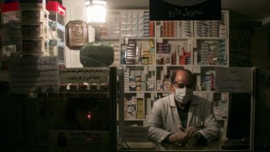 دبیر سندیکای صنعت برق: باید قبول کنیم امسال تابستان سختی داریم؛ توصیه می‌کنم مردم برای این شرایط، بادبزن و آفتابه تهیه کنند / باید بپذیریم در طول روز به جای ۲۴ ساعت زمان کمتری برق داشته باشیم / ممکن است امسال زمان خاموشی بیشتر از ۲ ساعت باشد