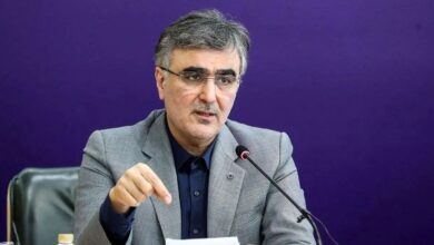 رئیس بانک مرکزی: بازار سلف ارزی به زودی راه اندازی می‌شود/ طی سال‌های متمادی، بخش اعظم تصمیم گیری‌ها در بانک مرکزی با عدم قطعیت بوده که تغییرات سیاسی در سال گذشته هم به این موضوع افزوده