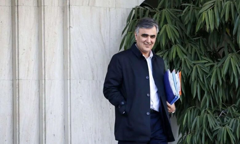 فرزین، رئیس بانک مرکزی: میگویند ۴۵ درصد درآمد نفت را به صندوق توسعه ملی بدهید، خیلی عدد بزرگی است؛ من میدانم که آخر چیزی از آن در نمیآید