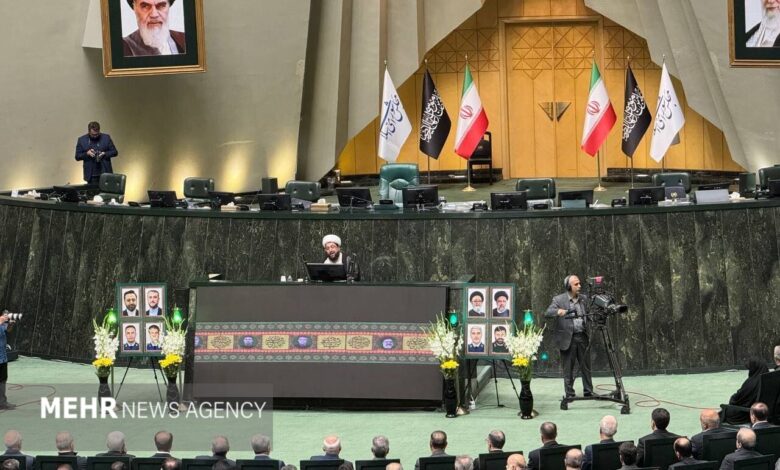 گرامیداشت شهدای خدمت؛ تأکید بر تداوم راه و الگوگیری از منش شهید جمهور - هشت صبح
