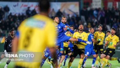 بازی استقلال با چاقوی دو لبه