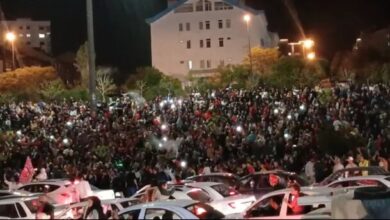 ادامه تجمع هواداران تراکتور با وجود لغو بازگشت تیم به تبریز