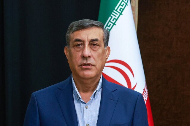 معاون اجرایی رئیسجمهور: امسال با گرمایی که زودتر از موعد شروع شده با ۸ هزار مگاوات ناترازی بیشتر از سال گذشته مواجه شدهایم؛ این ناترازی در روزهای اخیر به کمبود ۱۵ هزار مگاواتی منجر شده / از تمامی کسانی که ویلا دارند، درخواست میکنم که حتماً سقف و پشت بامهای خود را با انرژی خورشیدی تأمین کنند / روز به روز برای کسانی که پرمصرف هستند، قیمت برق افزایش خواهد یافت