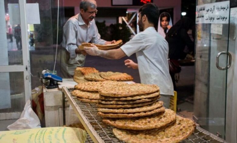 قیمت جدید نان در تهران اعلام شد / لواش ۷۰۰ تا ۹۰۰ تومان، تافتون ۸۵۰ تا ۱۵۰۰ تومان، بربری ۲۵۰۰ تا ۳۵۰۰ تومان و سنگک ساده ۵ هزار تومان