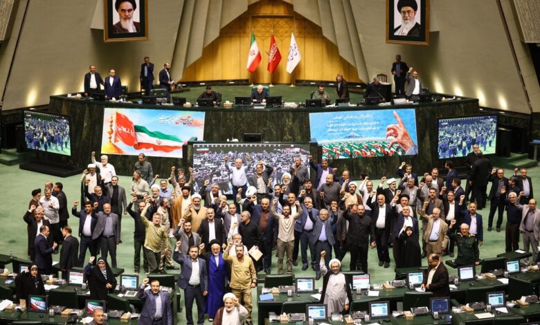 نبرد در میدان قانون؛ نقش بی‌بدیل مجلس در جنگ ۱۲ روزه - هشت صبح