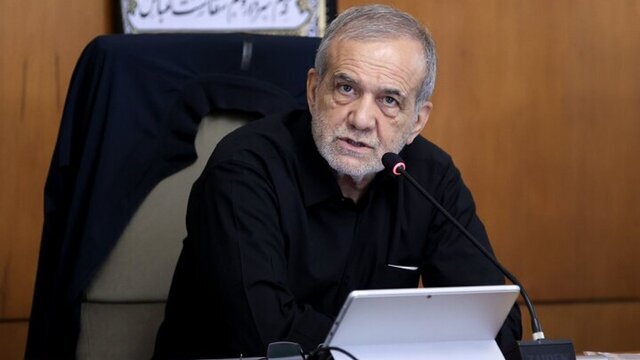 پزشکیان: نزدیکی کارخانه و معادن به خلیج فارس مزیت خوبی است / باید به جنوب کشور توجه ویژه شود، زیرا این نزدیکی به دریا کار ما را در صادرات راحتتر میکند