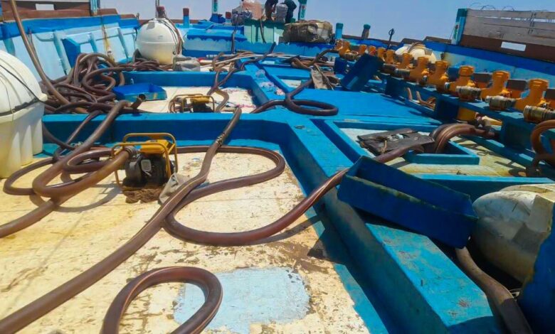 فرمانده مرزبانی: بیش از یک میلیون لیتر سوخت قاچاق در مرز‌های آبی جنوب کشور کشف شد / ۸۵ متهم در این رابطه دستگیر و ۴۰ فروند شناور و ۸ دستگاه خودرو نیز توقیف شدند