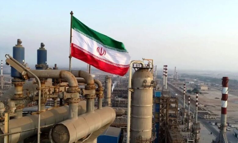 مرکز پژوهشهای مجلس: تولید نفت کشور در خرداد ماه، نسبت به سال قبل، کاهش یافته/ در بخش نفت خام و گاز طبیعی، رشد اقتصادی منفی ۲.۹ درصدی نسبت به سال گذشته داشتهایم